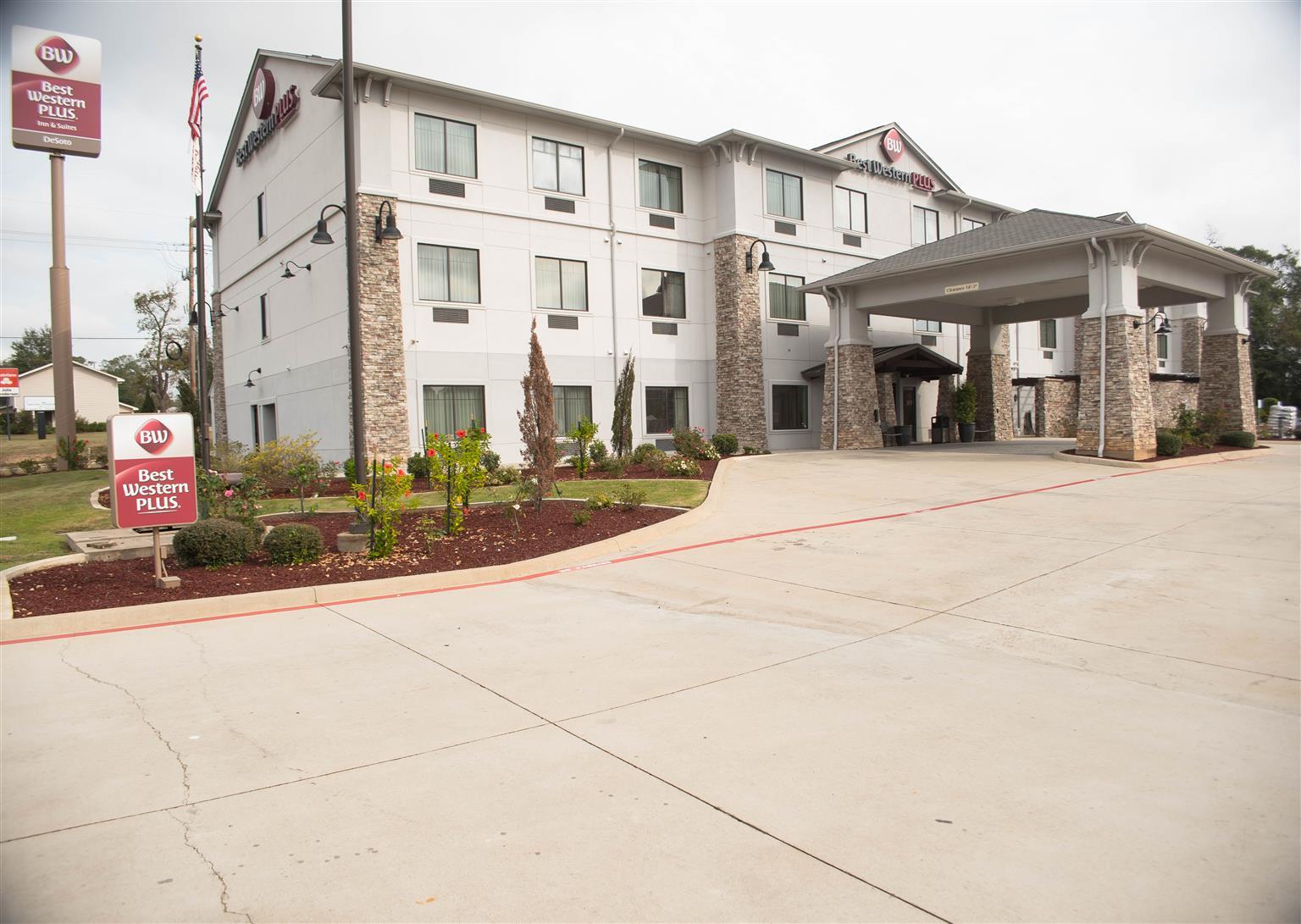 Best Western Plus Desoto Inn & Suites Mansfield Zewnętrze zdjęcie